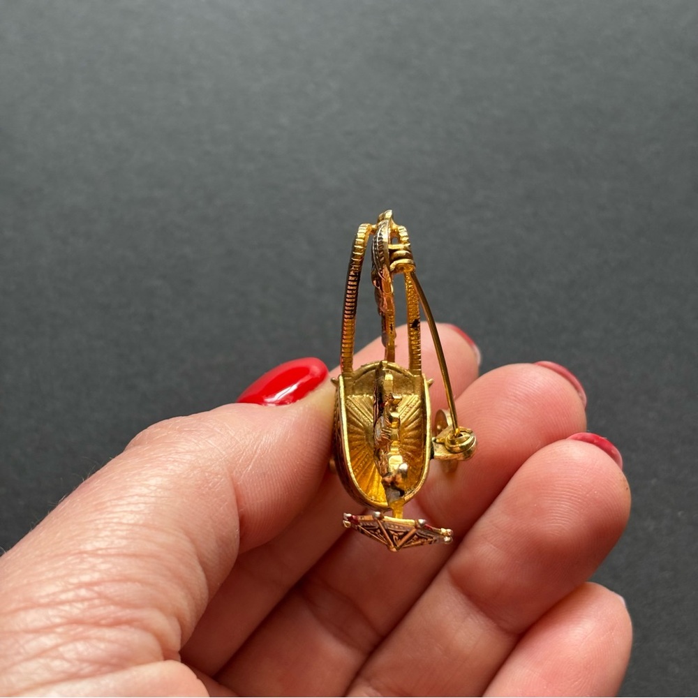 Damascene Rickshaw Chariot Brooch | Gold & Silver Toledoware - Picture 4 of 7
